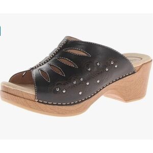 Dansko Sheri Sandal 39 Brown Tooled Roses & Studs‎